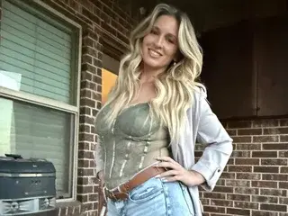 Streamate Watch Live Sex Cams of MissBehavin90