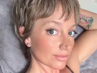 Streamate Watch Live Sex Cams of Wiferafterdarkxx