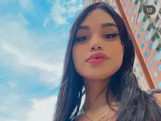 Streamate Live Sex Cam of Alejadolly