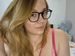 Streamate Free Live Porn of Emski_xox