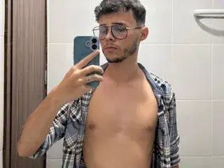 Streamate Adult Webcam of ALHAN_SILVER