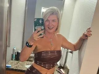 Streamate Free Live Porn of Prettypetunia52