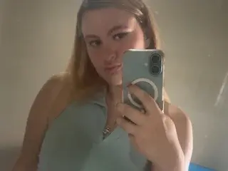 Streamate Nude Webcam of Avety_doll