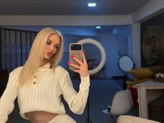 Streamate Live Porn of SkinnyNatty