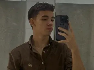 Streamate Sex Cam of Alanponds