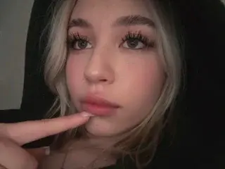 Streamate Live Porn of SidneySween19