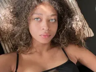 Streamate Live Sex Cam of WillowNoir