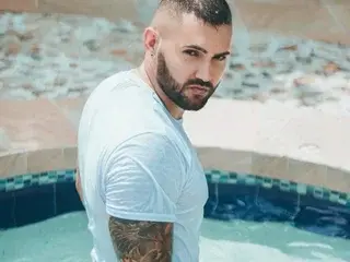 Streamate Live Sex Cam of simonbeckcol