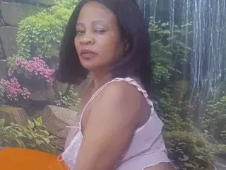 Streamate Live Sex Cam of MiniSeductionXXX