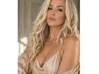 Streamate Free Porn Cam of NaughtyLeahUK