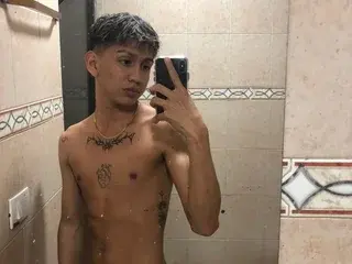 Streamate Free Porn Cam of OliverSmiith