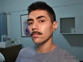 Streamate Adult Video Chat of MikeeUncut