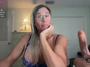 Stripchat Free Porn Cam of ChrisTinaBruce