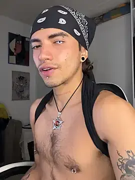 Stripchat Live Sex Cam of darkodarkoo