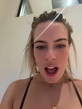 Stripchat Free Porn Cam of oliviafranciis