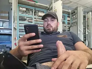Stripchat Live Sex Cam of Instinctbrut