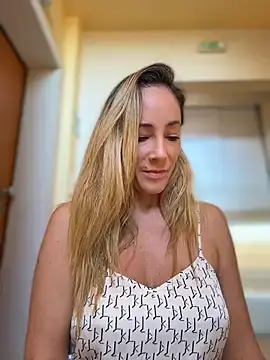 Stripchat Watch Live Sex Cams of SweetAlegra_