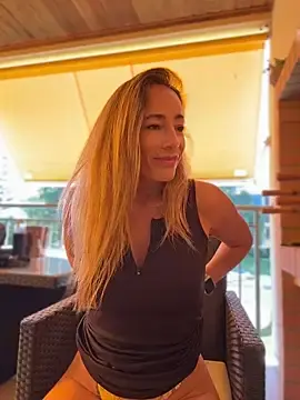 Stripchat Live Sex Cam of SweetAlegra_