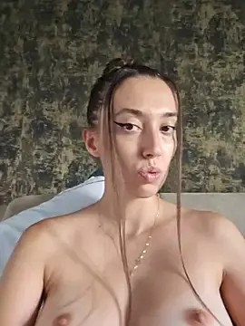 Stripchat Live Sex of VirginPussySquirt