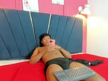 Stripchat Free Porn Cam of jerry_cum23