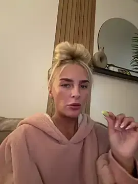 Stripchat Sex Cam of Millymae_
