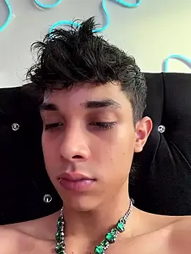 Stripchat Free Live Porn of RoughDiamond_