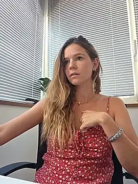 Stripchat Sex Cam of lucie_mehott