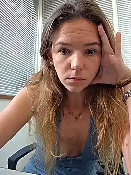 Stripchat Sex Cam of lucie_mehott