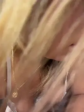 Stripchat Live Sex Cam of AngelBlushXXX
