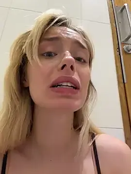 Stripchat Live Porn of PollyLolly
