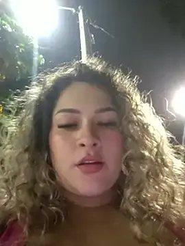 Stripchat Watch Live Sex Cams of Sara_smiiith211
