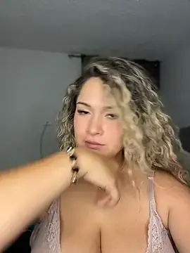 Stripchat Live Sex of Sara_smiiith211