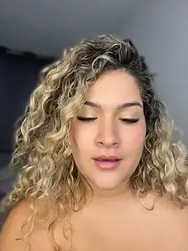 Stripchat Watch Live Sex Cams of Sara_smiiith211