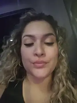 Stripchat Live Sex Cam of Sara_smiiith211