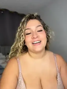 Stripchat Free Porn Cam of Sara_smiiith211