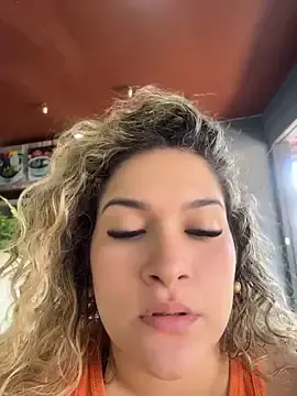 Stripchat Sex Cam of Sara_smiiith211