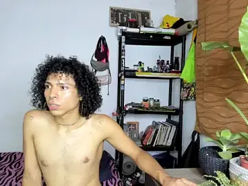 Stripchat Free Porn Cam of Angel_White25