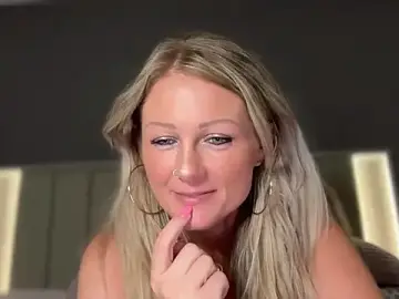 Stripchat Live Porn of BlondeMilf82
