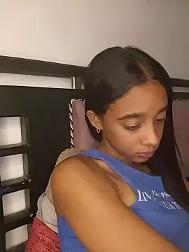 Stripchat Live Sex Cam of Zoe_Sweett18