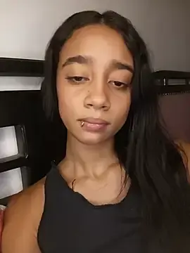 Stripchat Live Sex Cam of Zoe_Sweett18
