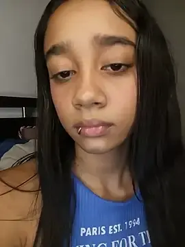 Stripchat Live Sex Cam of Zoe_Sweett18