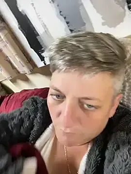 Stripchat Live Porn of blueiceeyes