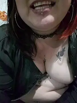 Stripchat Sex Cam of Latina_Curvy2