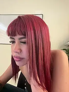 Stripchat Adult Webcam of Kira_Fox-