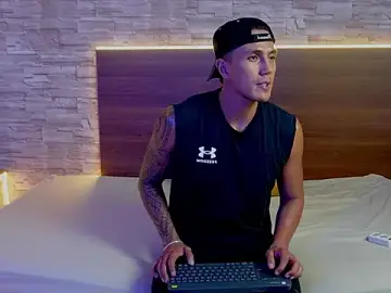 Stripchat Watch Live Sex Cams of aaron_bolt