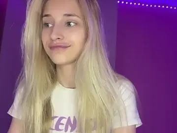 Stripchat Live Sex Cam of FiveFootBlonde