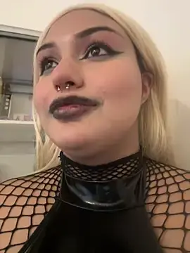 Stripchat Live Sex Cam of NaomiWhite_