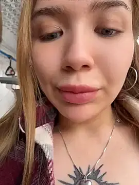 Stripchat Live Sex Cam of FlashTitsRoyal