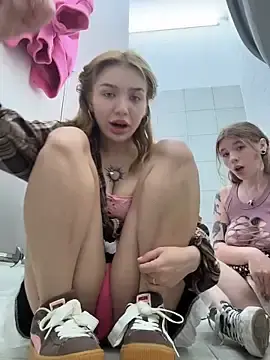 Stripchat Live Sex of FlashTitsRoyal