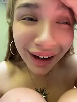 Stripchat Live Sex of FlashTitsRoyal